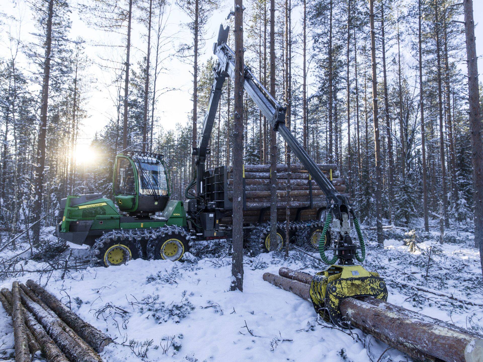 2019. aasta uudistoode Johne Deere 1010 G - väiksem väljaveotraktor, mis on ideaalseks valikuks harvendus- või lõppraietel