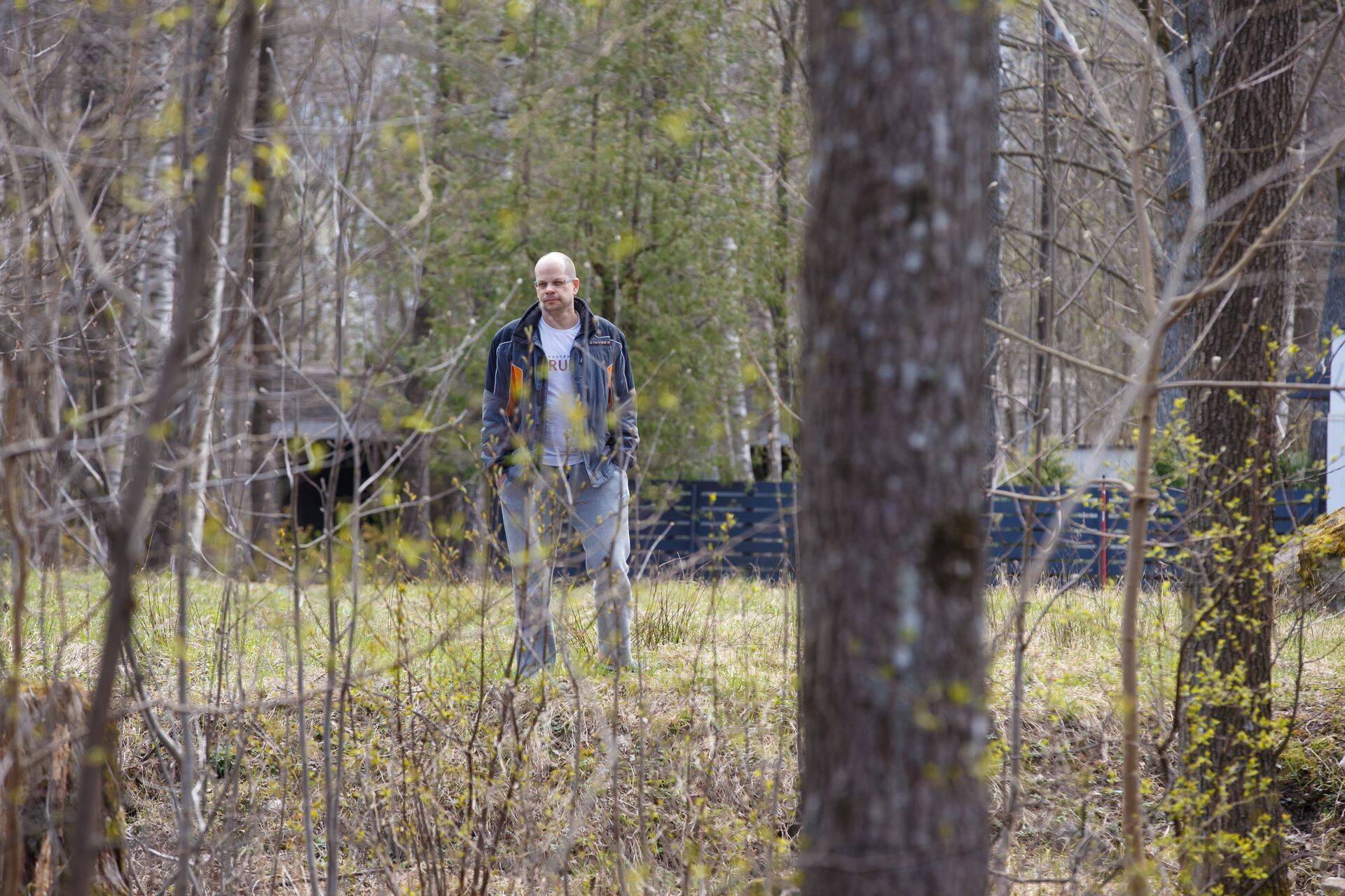 Riigikogu liige Lauri Laasi Nõmmel oma kodu juures.