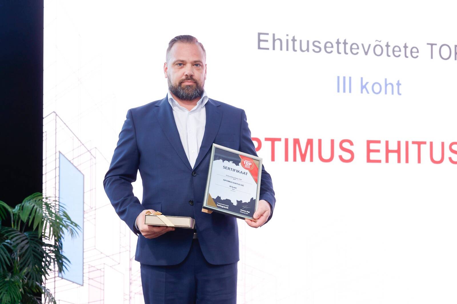 Optimus Ehituse juht Urmas Kivistik Eesti Ehituskonverentsil autasustamisel. Foto: Raul Mee