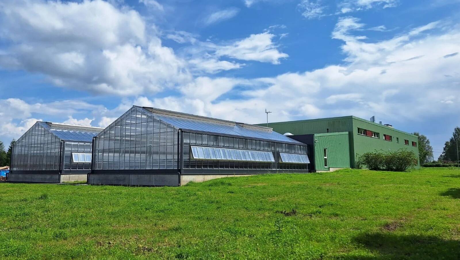 Polli aiandusuuringute keskuse uued klaas kasvuhooned.
