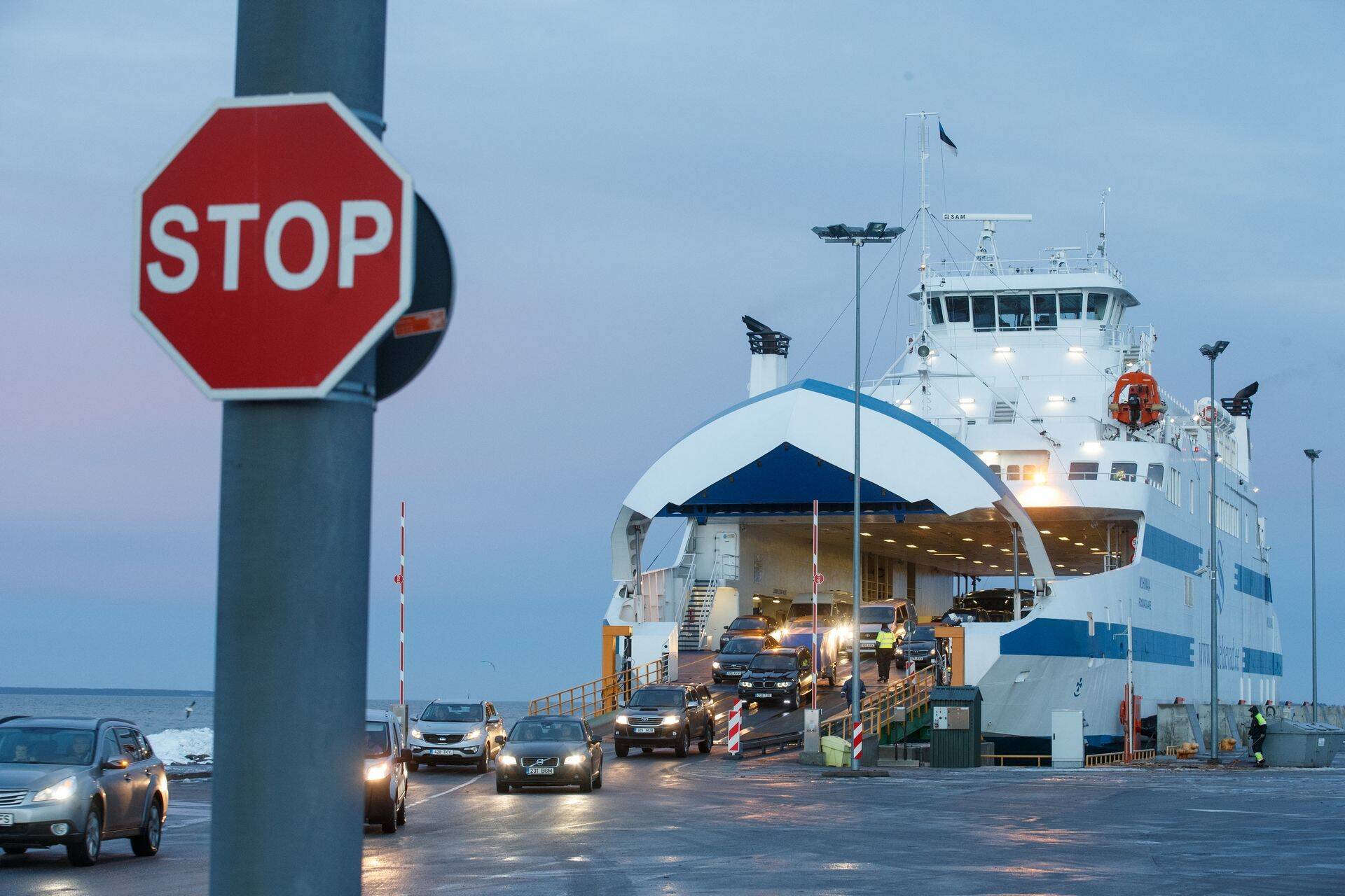 Saaremaa Laevakompanii praam Muhumaa Virtsu sadamas