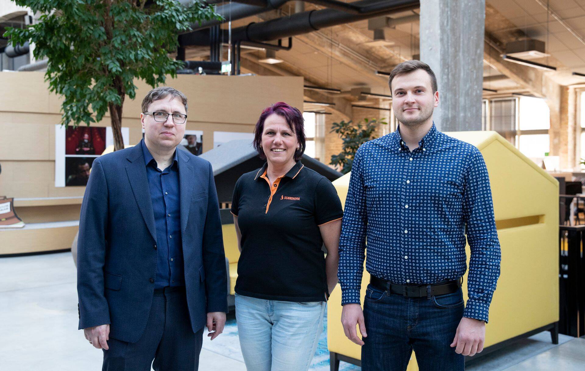 Pro Grupp Investi juht Leo Dulub (vasakul), Scandagra teravilja tootejuht Marge Pähkel ja Tartu Milli teravilja ostujuht Rauno Viljas toonitavad, et hinnatõus on kõige rohkem puudutanud sea- ja linnukasvatajaid.