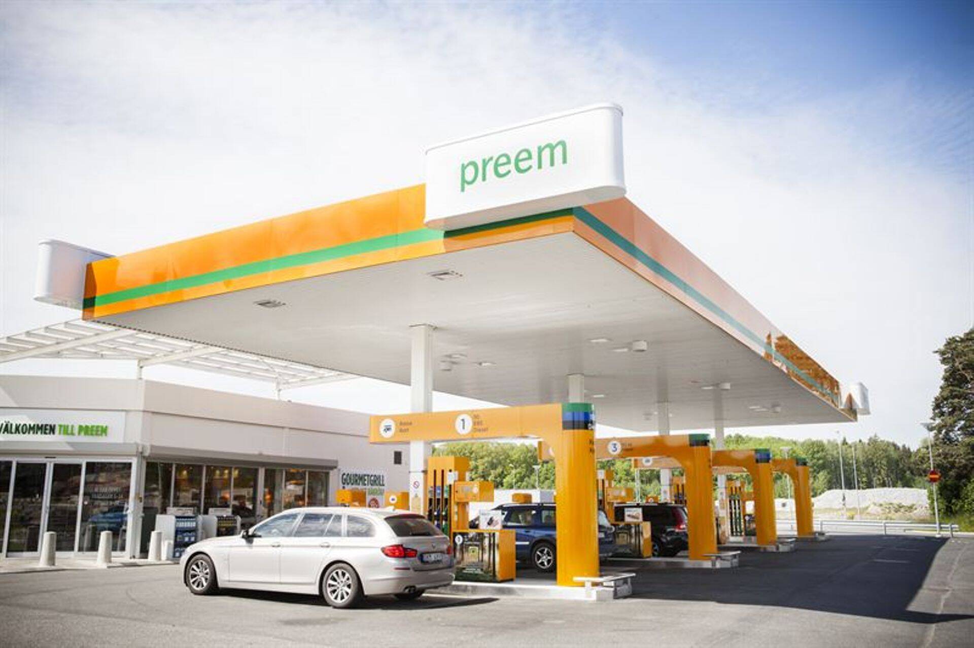 Preem tankla Rootsis.