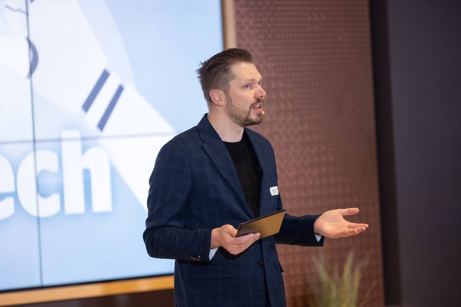 Konverentsi HRxTech 2025 päevajuht Siim Sutrop.