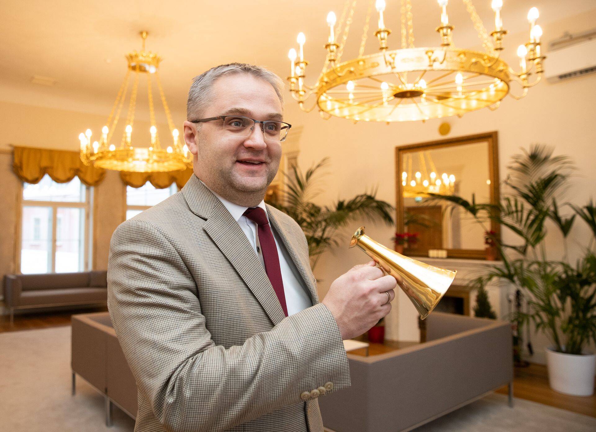 Janar Holmi juhitav riigikontroll pälvis Eesti ajalehtede peatoimetajate tunnustuse pressisõbra tiitli ja sellega kaasneva ruuporiga.