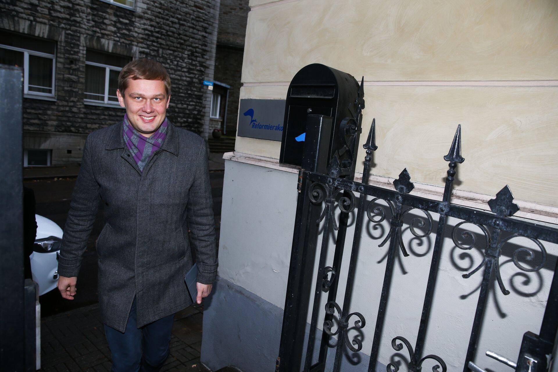 Riigikogu rahanduskomisjoni esimees Remo Holsmer ei suhtu võlakirjade emiteerimisse halvustavalt.