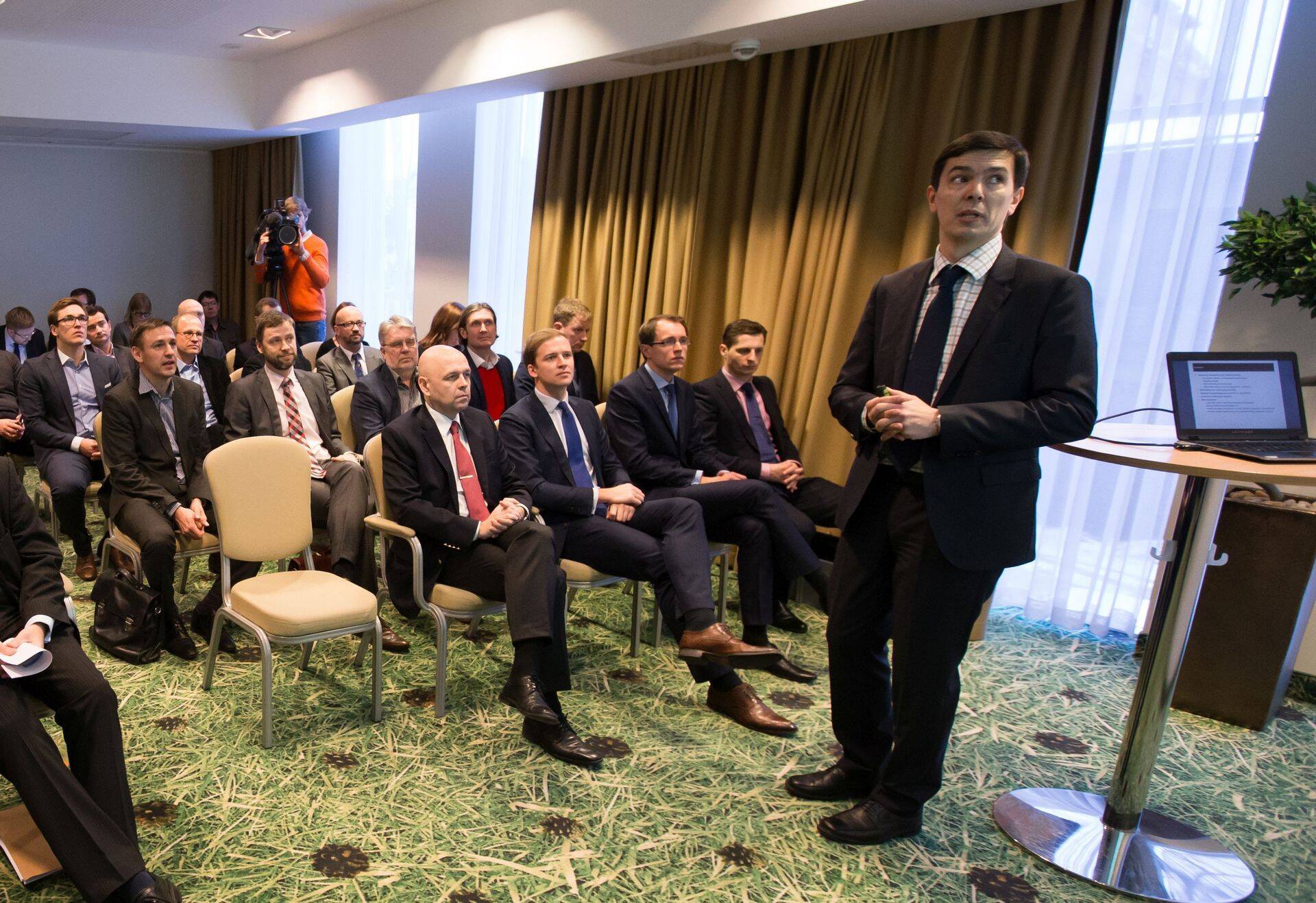 BPM Capitali juhtivpartner Kalmer Kikas täna BPM Mezzanine fondi tutvustamas. Esireas istuvad BPM Capitali partnerid (paremalt) Priit Veering, Martin Reinson ja Pawel Zabrzycki.