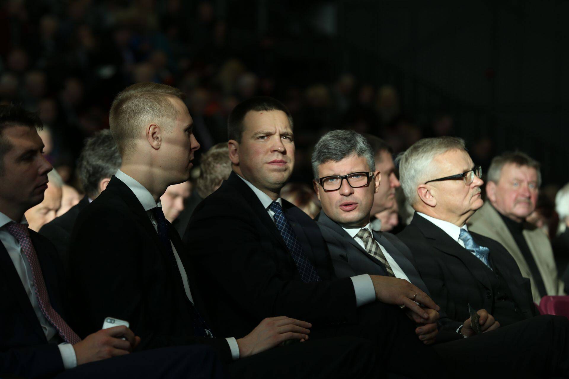 Jüri Ratas valimiste tulemusi oodates.