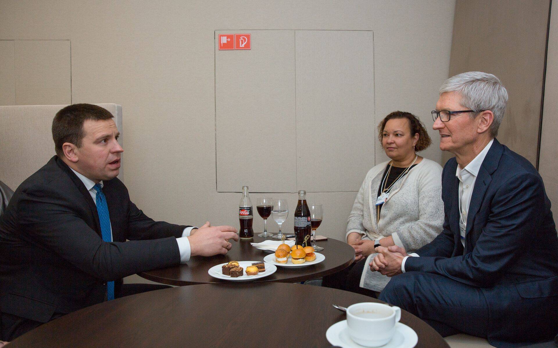 Jüri Ratase ja Tim Cooki kohtumin Davosi majandusfoorumil.