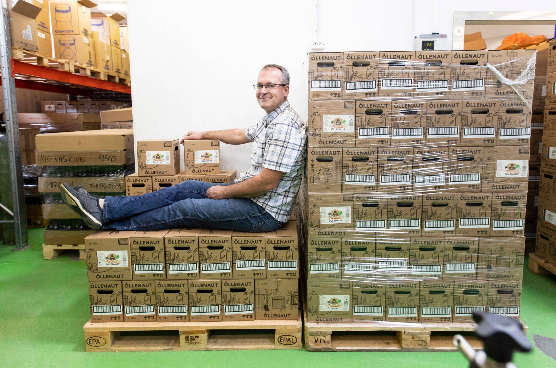 Pildil on Õllenaut pruulikoja juhatuse liige Urmas Roots Sauel asuvas pruulikojas.