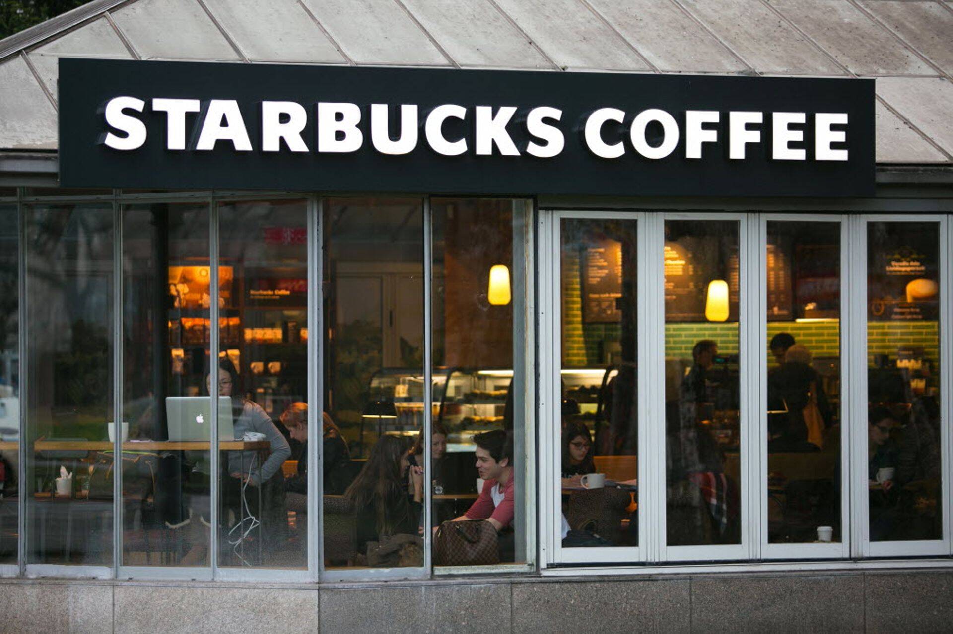 Starbucksi kohvik Mannheimis.