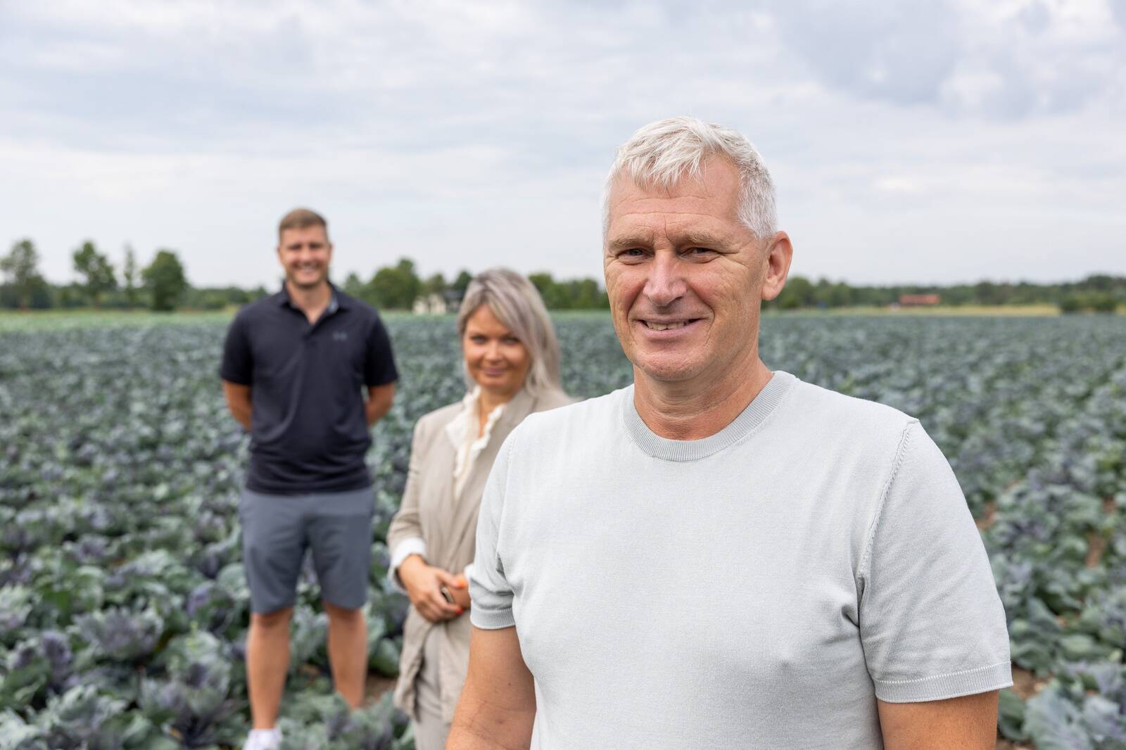 Kadarbiku talu Ääsmäel. Pildil pereettevõtte eestvedajad poeg Ranner Pak, tütar Lisli Pak ja isa Veiko Pak.