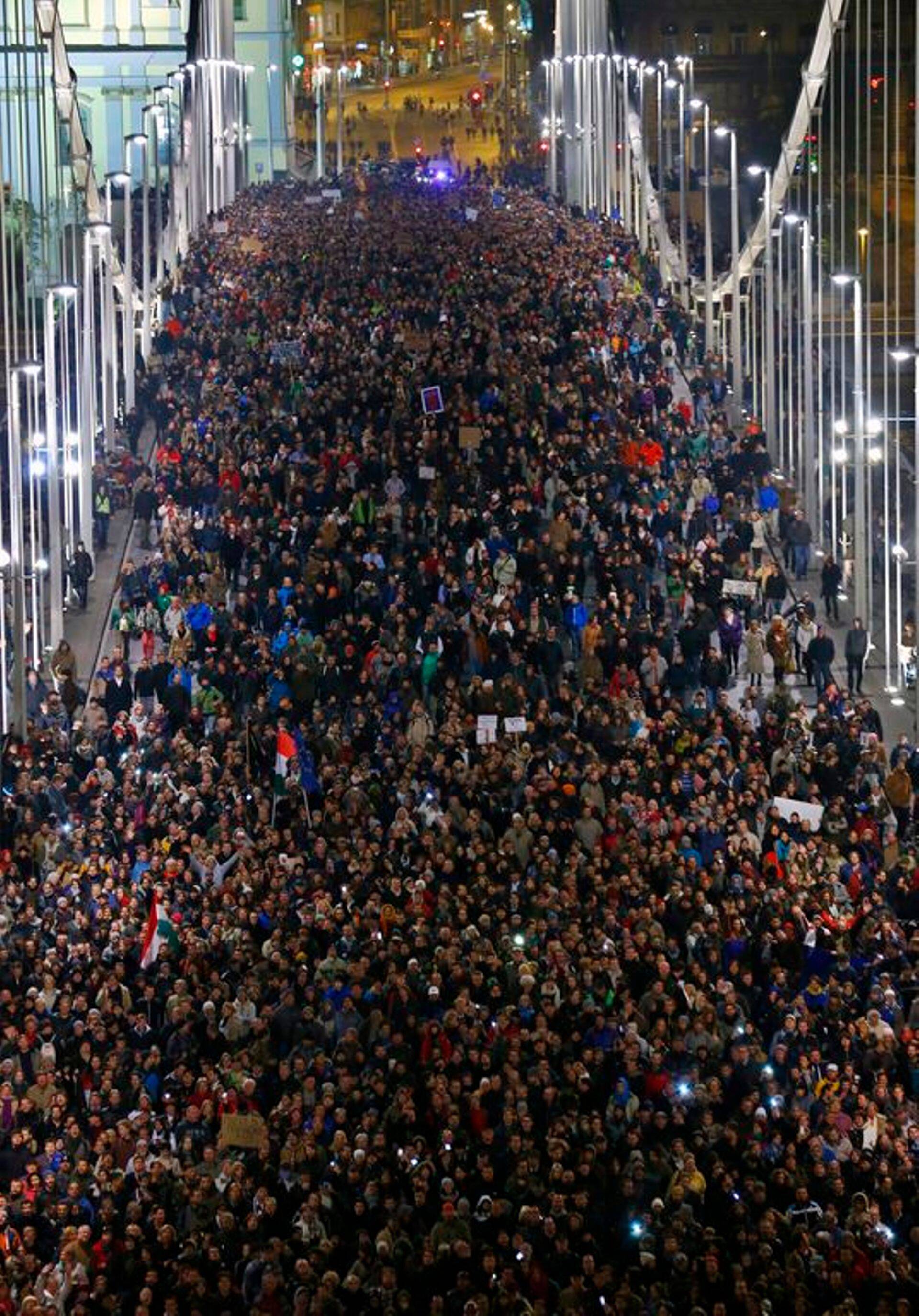 Protestimarss internetimaksu vastu.
