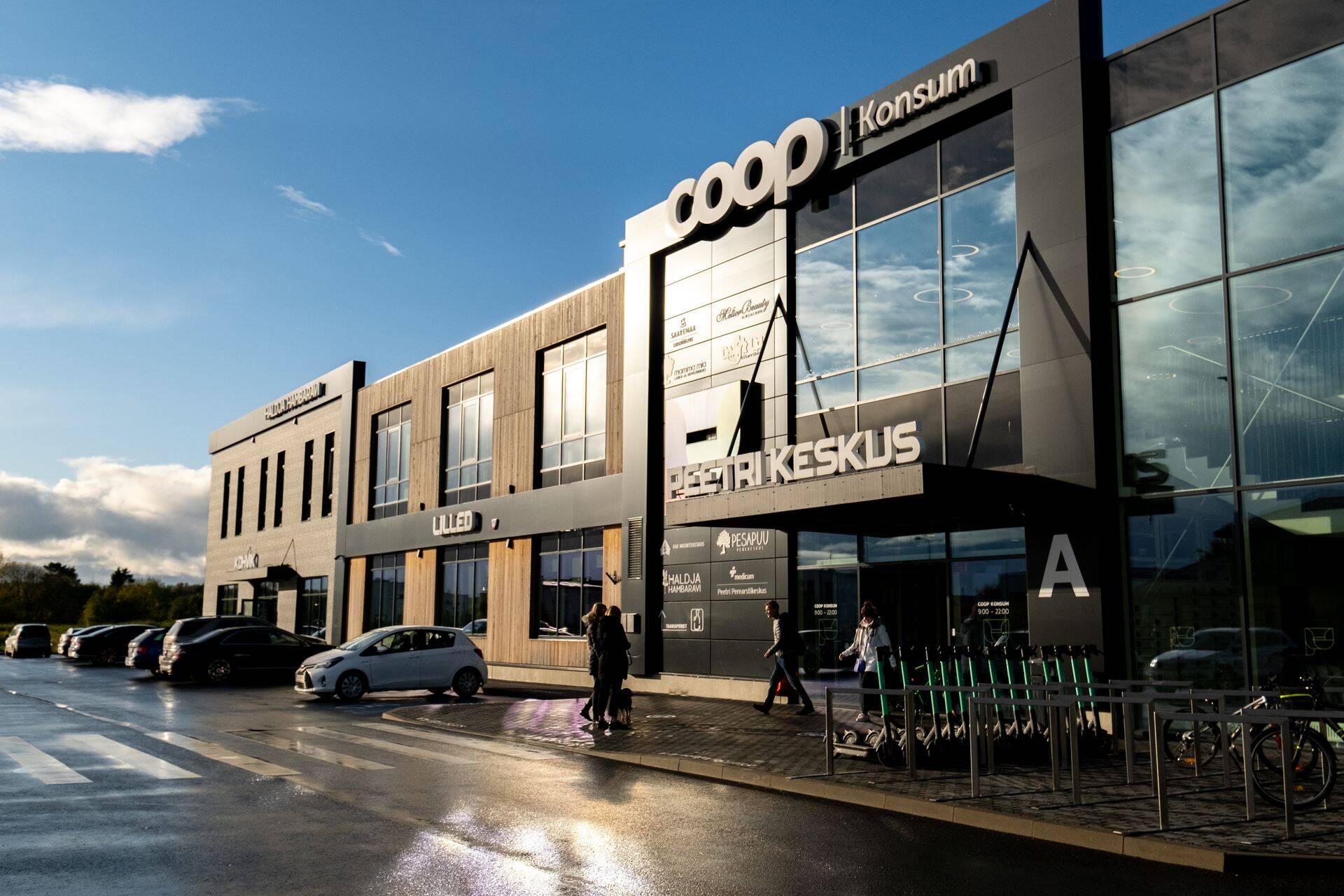 Energiapartner OÜ pakub erinevaid päikesepargi lahendusi, salvestust ja elektriautode laadijaid. Vaata galeriid tehtud töödest!