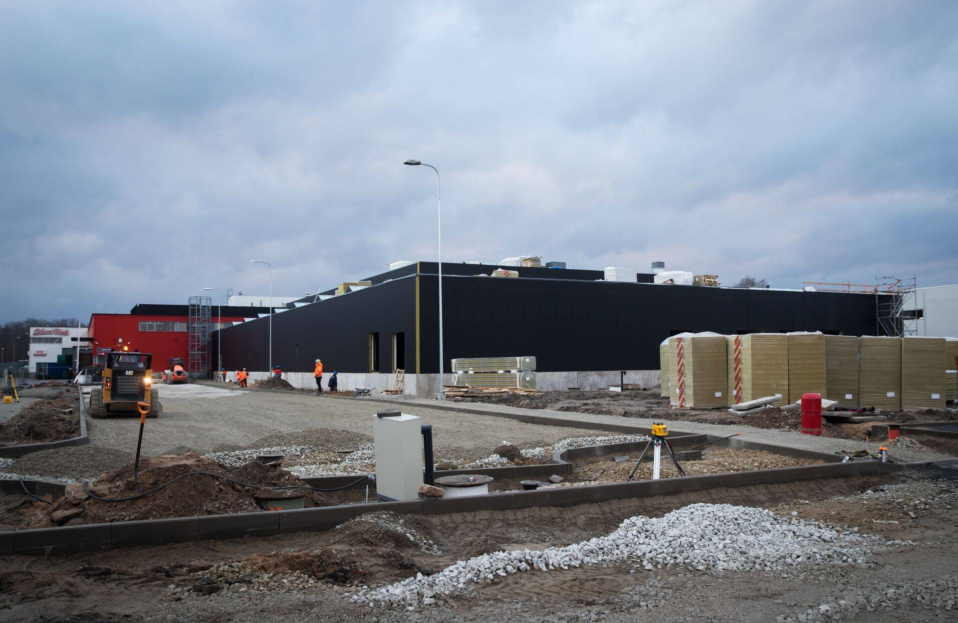 Uus tehasehoone  kerkib täpselt vana tehase kõrvale, kasvatades tootmispinna kaks korda suuremaks ehk 8000 ruutmeetrini.