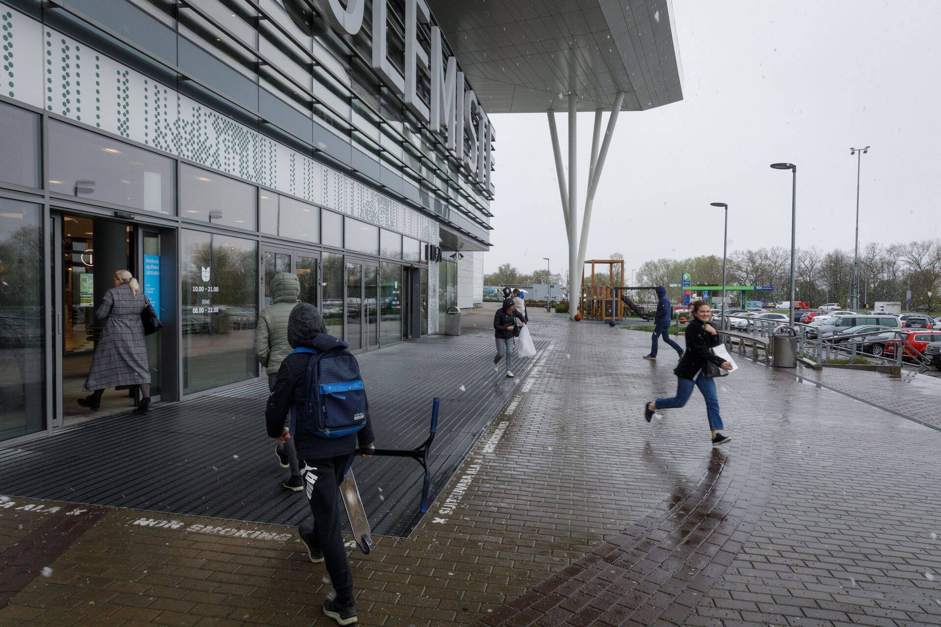 Tipptundidel on Ülemiste keskuse juures raske parkimiskohta leida.