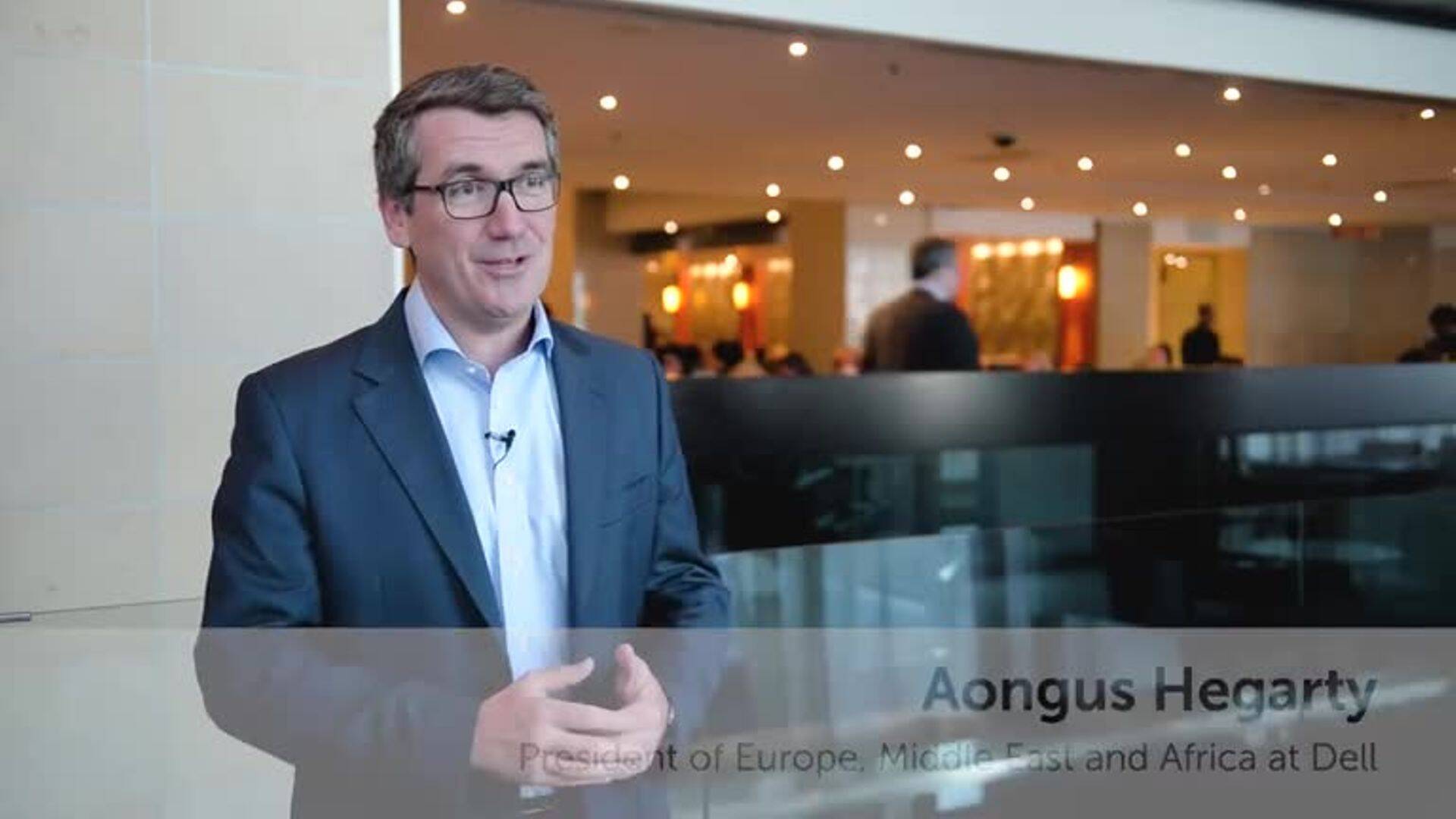 Delli Euroopa, Lähis-Ida ja Aafrika regiooni president Aongus Hegarty.