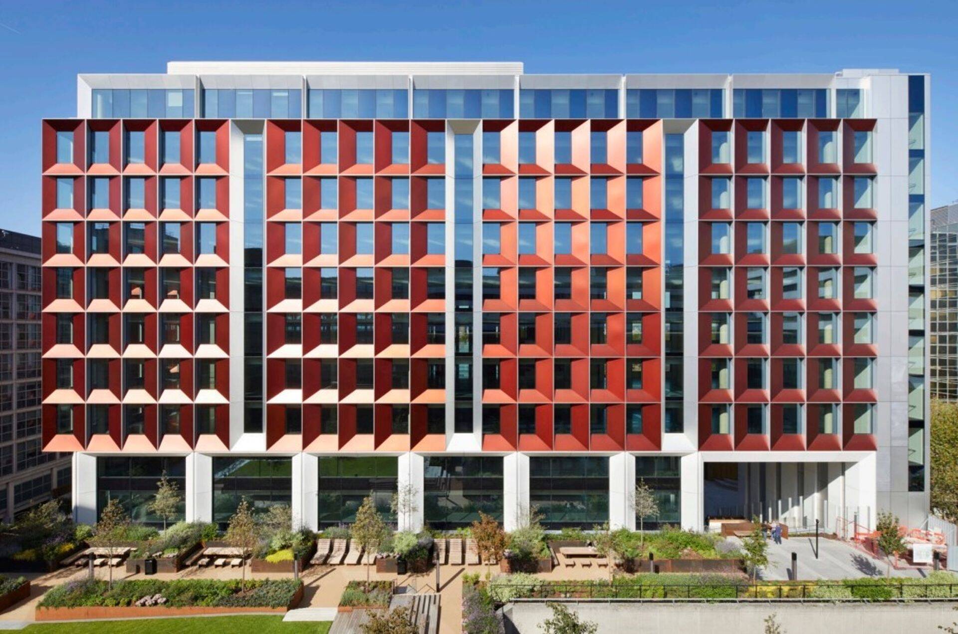 Buzon Pedestal International kasutas Hydro EcoDesigni abi Londonis Hammersmithi projektis kasutatava tootepaketi rennide profiilide parandamiseks Hydro EcoDesigni