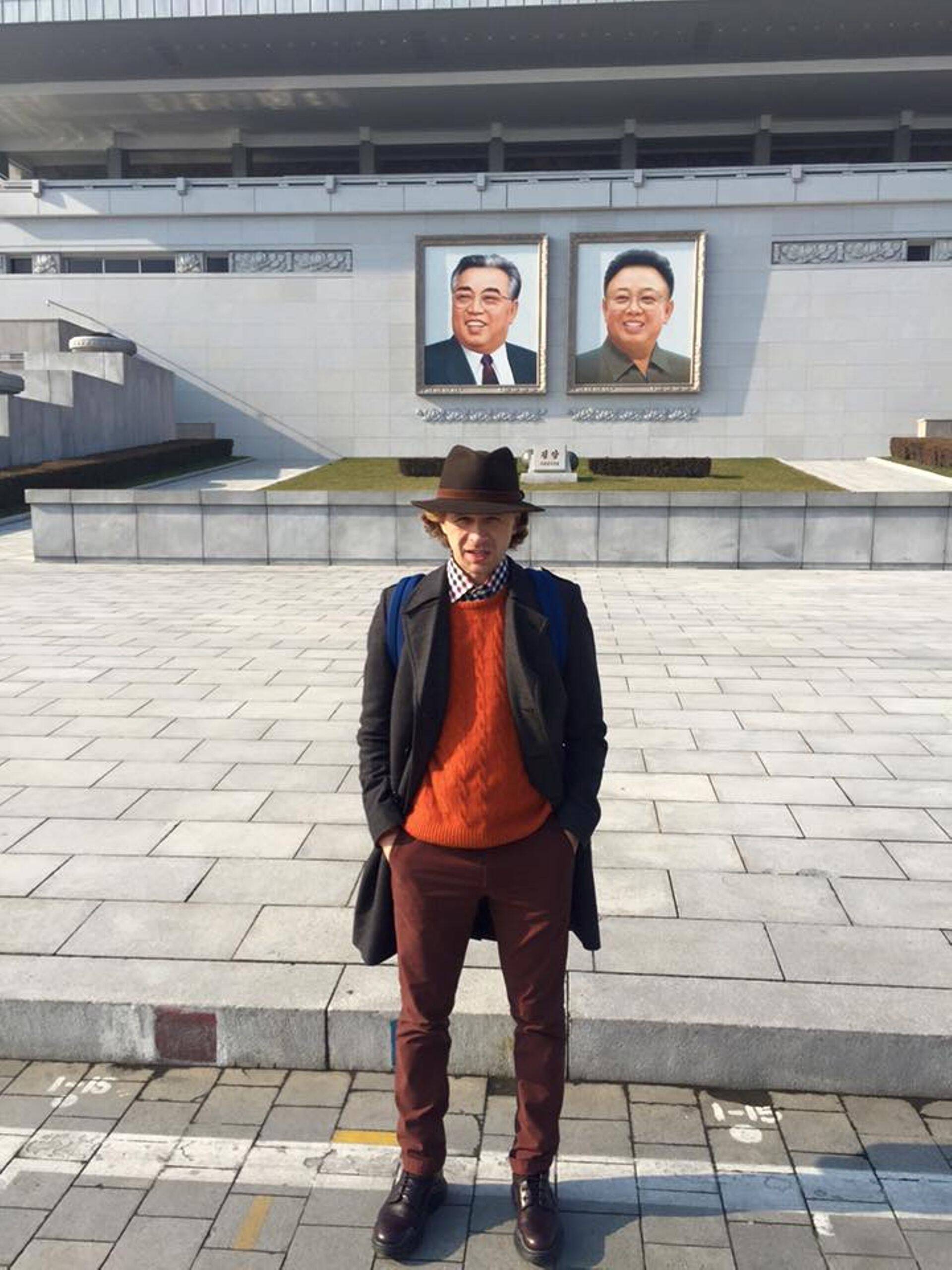 Ildar Neverov jagab Facebookis pilte eri paikadest, kuhu satub. Detsembris lisas ta fotosid, mis on tehtud range režiimiga Põhja-Koreas.