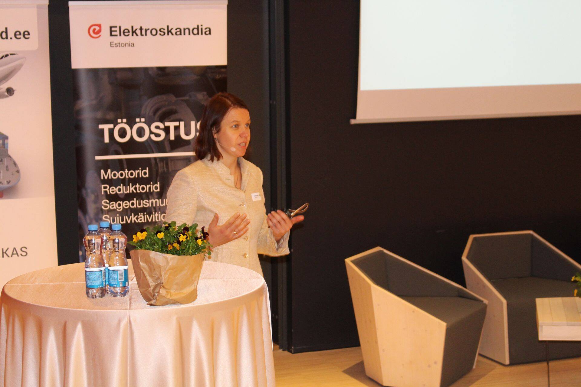 TNS Emor osakonnajuht Agne Kinks tänavusel kütuseturu aastakonverentsil.