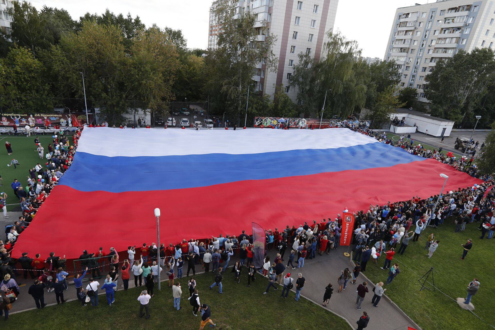 MOSCOW, RUSSIA - AUGUST 22, 2018: The largest Russian flag unfolded during celebrations of Day of the Russian National Flag at Moscow Secondary Vocational School of Olympic Reserve 1 in Moscow's Vostochnoye Izmaylovo District. Artyom Geodakyan/TASS