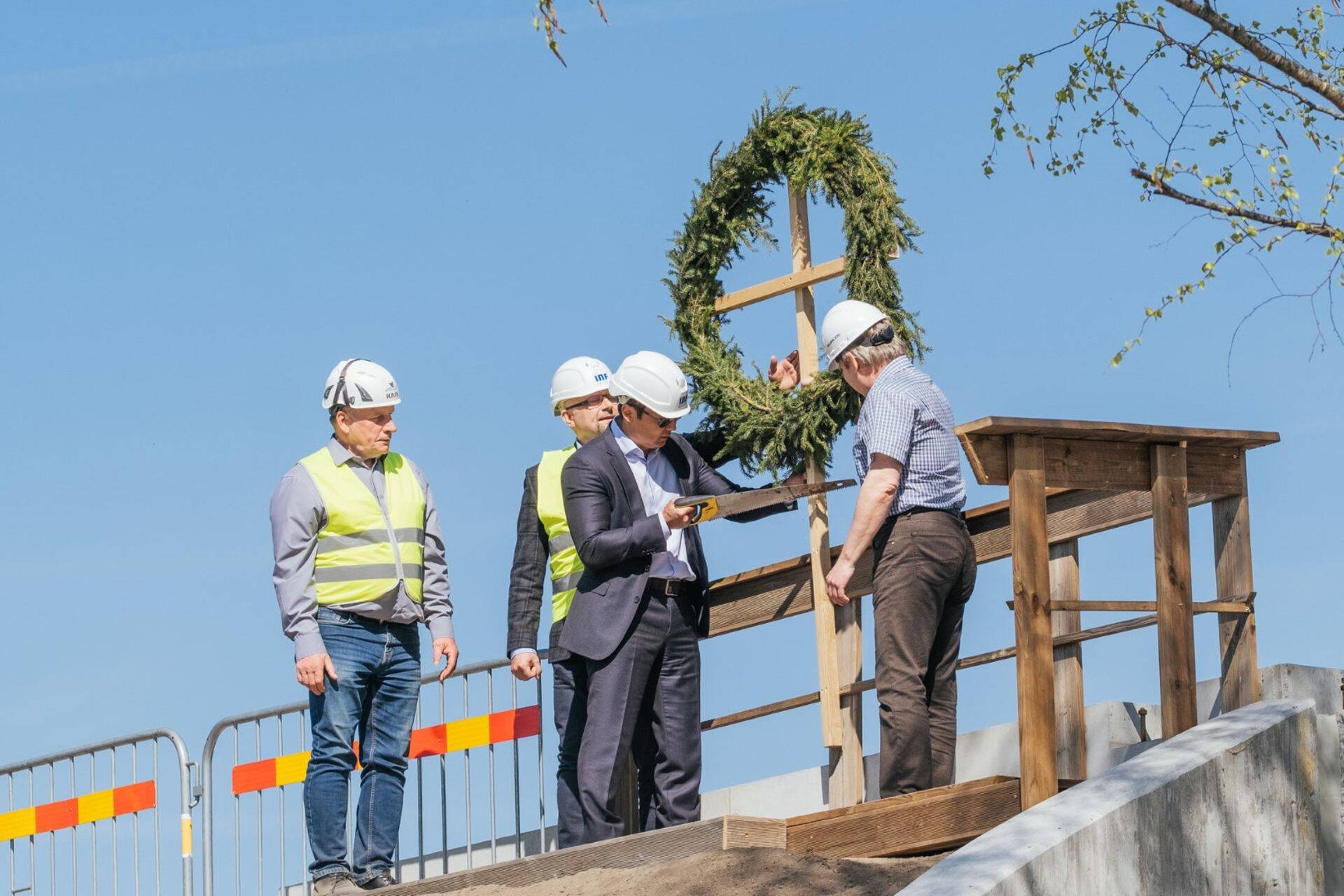 Tallinna loomaaia Tiigrioru sarikapärja mahavõtmine.