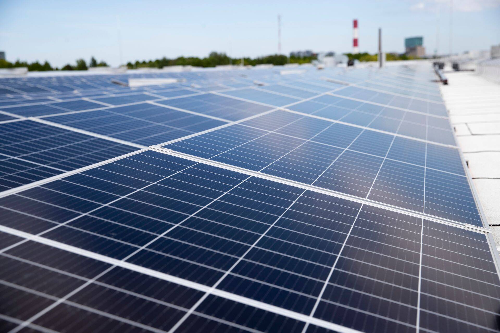 Kui päikeseenergia plahvatuslik kasv jätkub, võiks see pakkuda leevendust üha kallimaks muutuvale fossiilsetele elektrijaamadele.