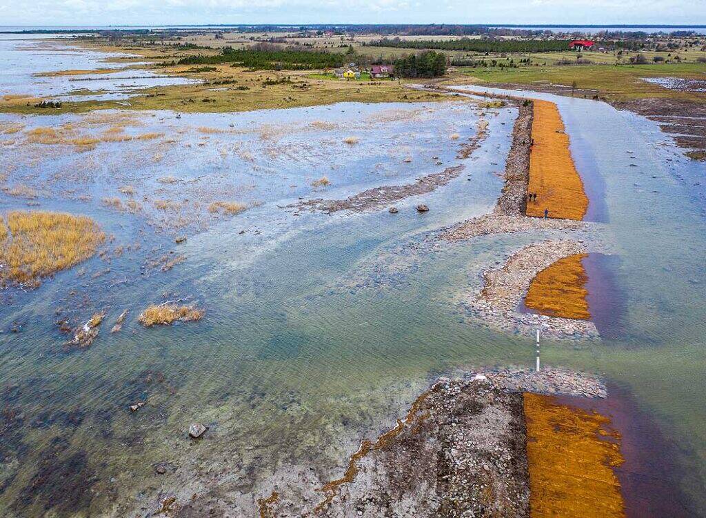 Teorehe järvele ehitatud paisregulaator.