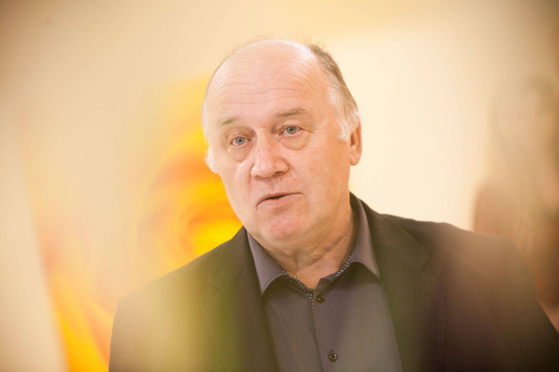 Praeguse juhatuse esimehe Ralf Allikvee ametiaeg lõppeb mai alguses, kuid haigla nõukogu teeb talle ettepaneku jätkata ametis kuni juuni lõpuni.