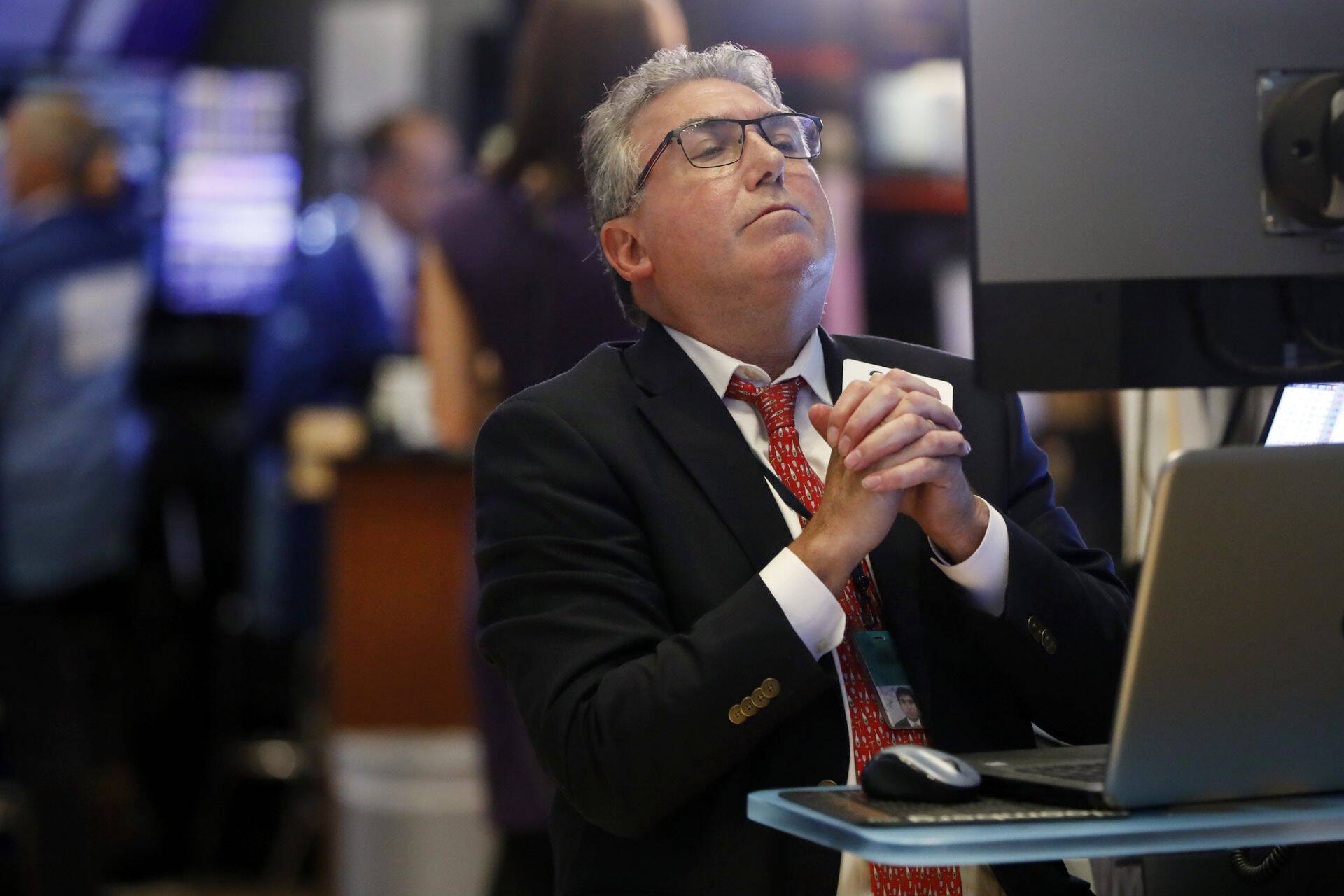 USA aktsiad olid eelturul languses ja pärast turu avanemist tuli languse peatamiseks rakendada börsireegleid, mis määravad katkestuse kauplemises, vastavalt languse suurusele.