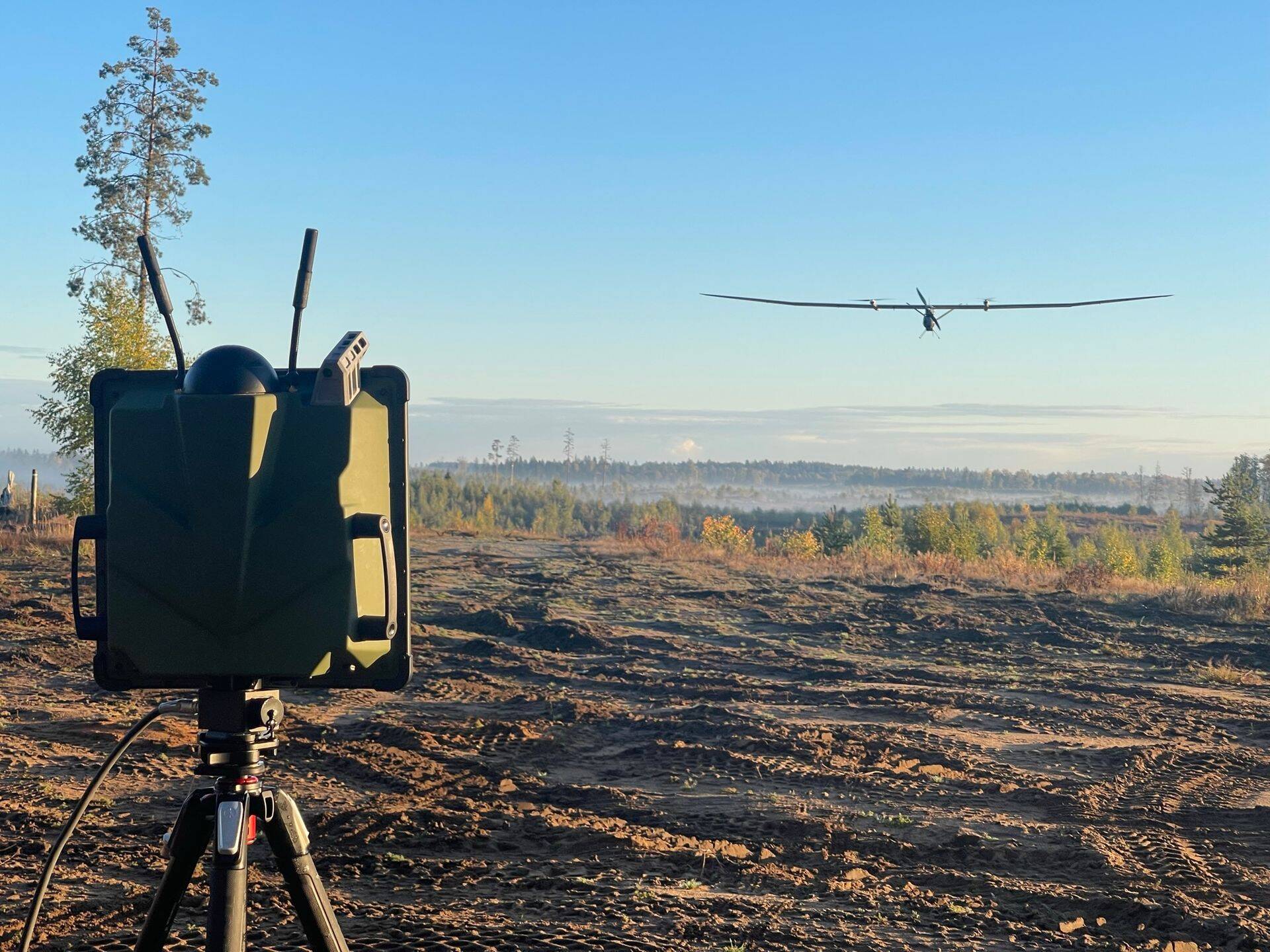 Eesti droonitootja Threod Systemsi vaatlusdroonide abil on Ukrainas avastatud Vene sõjaväe konvoisid ning drooni pilti on edastanud ka välismaine uudistekanal CNN.