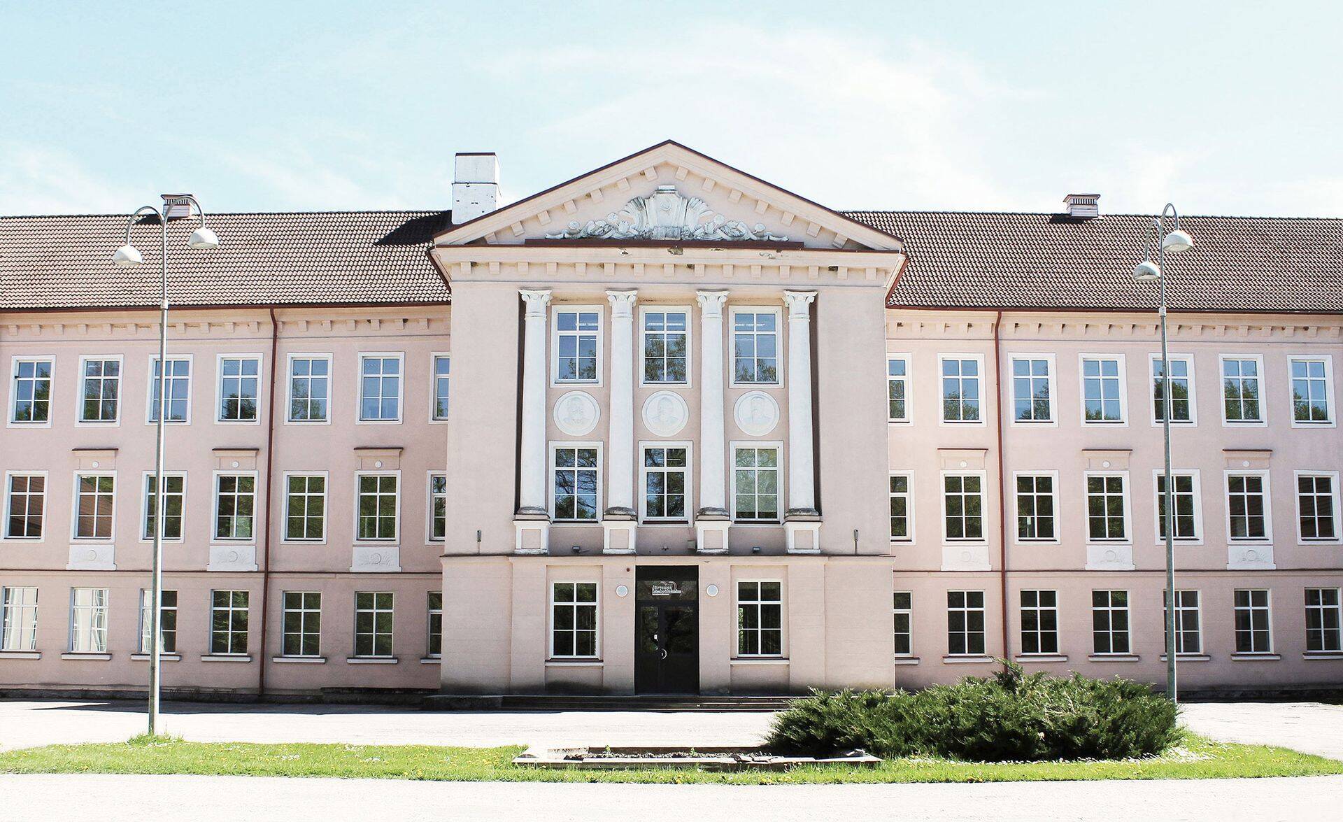 Järvamaa Kutsehariduskeskuse peahoone