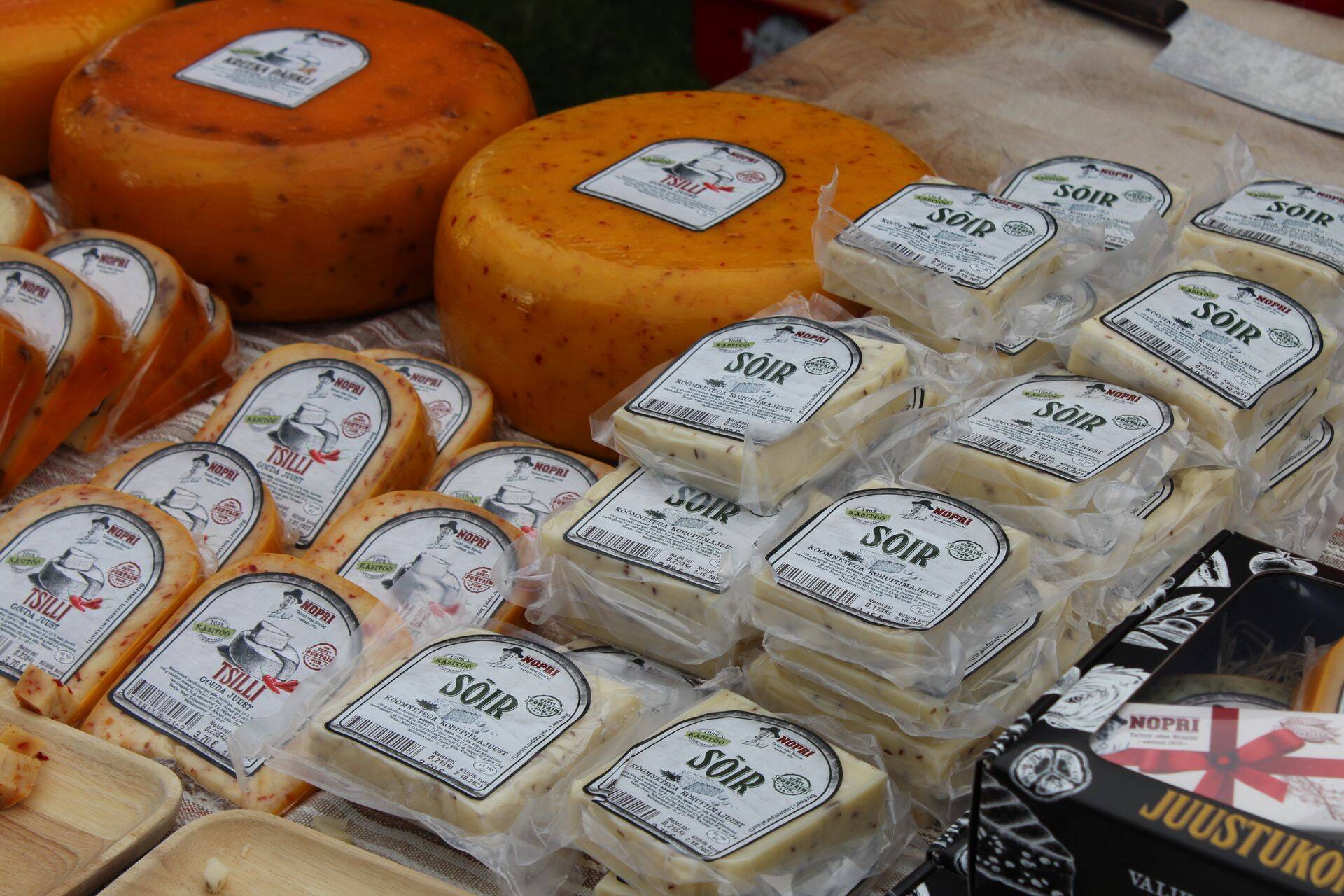 Sõir registreeriti ametlikult geograafilise tähisena, mis tagab toodetele kaitse jäljendamise ja väärkasutamise eest. Euroopa tuntuimad geograafilised tähised on näiteks Champagne ning Cognac.