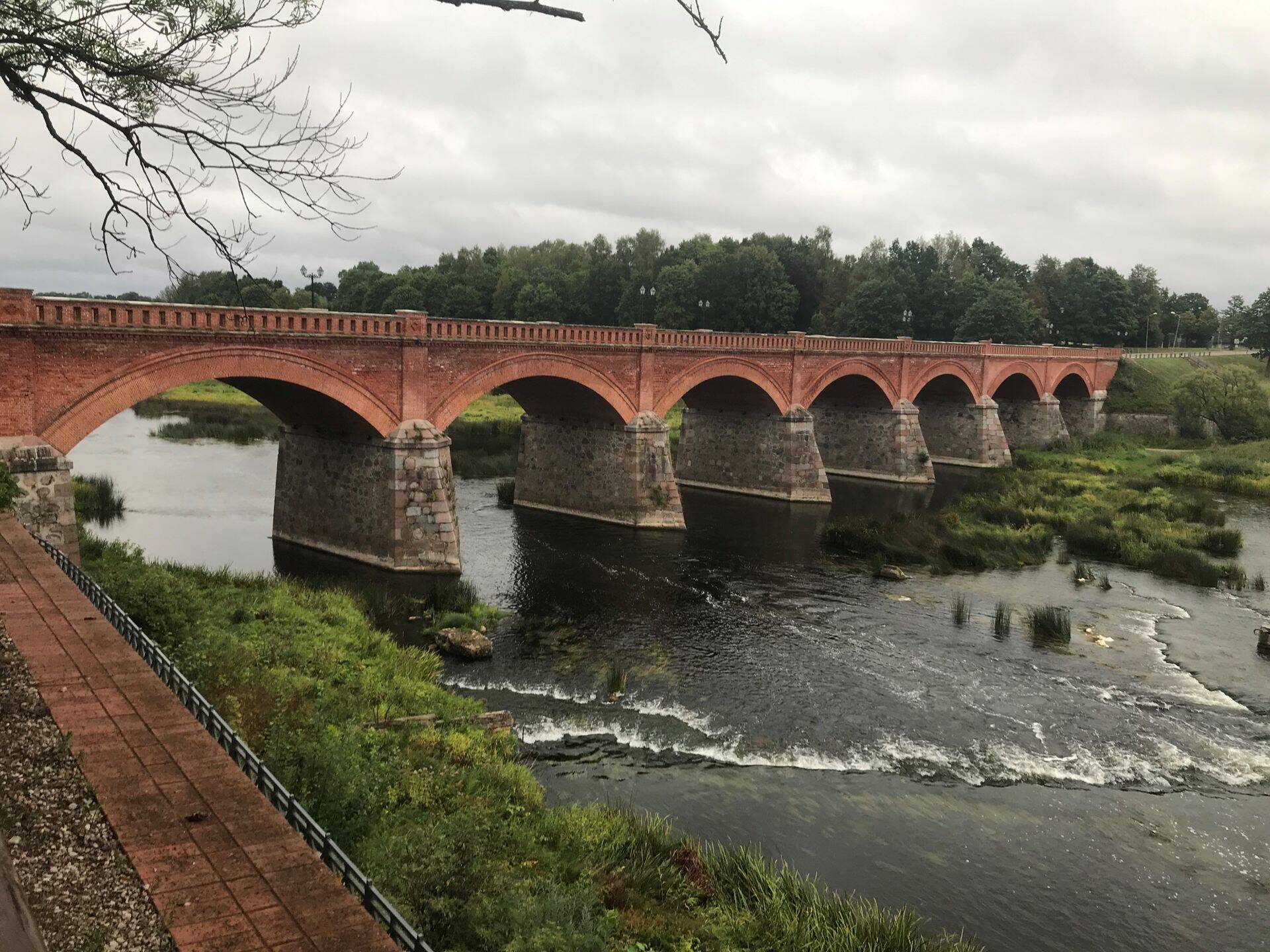 Kuldiga linna tunnuseks olev vana sild.