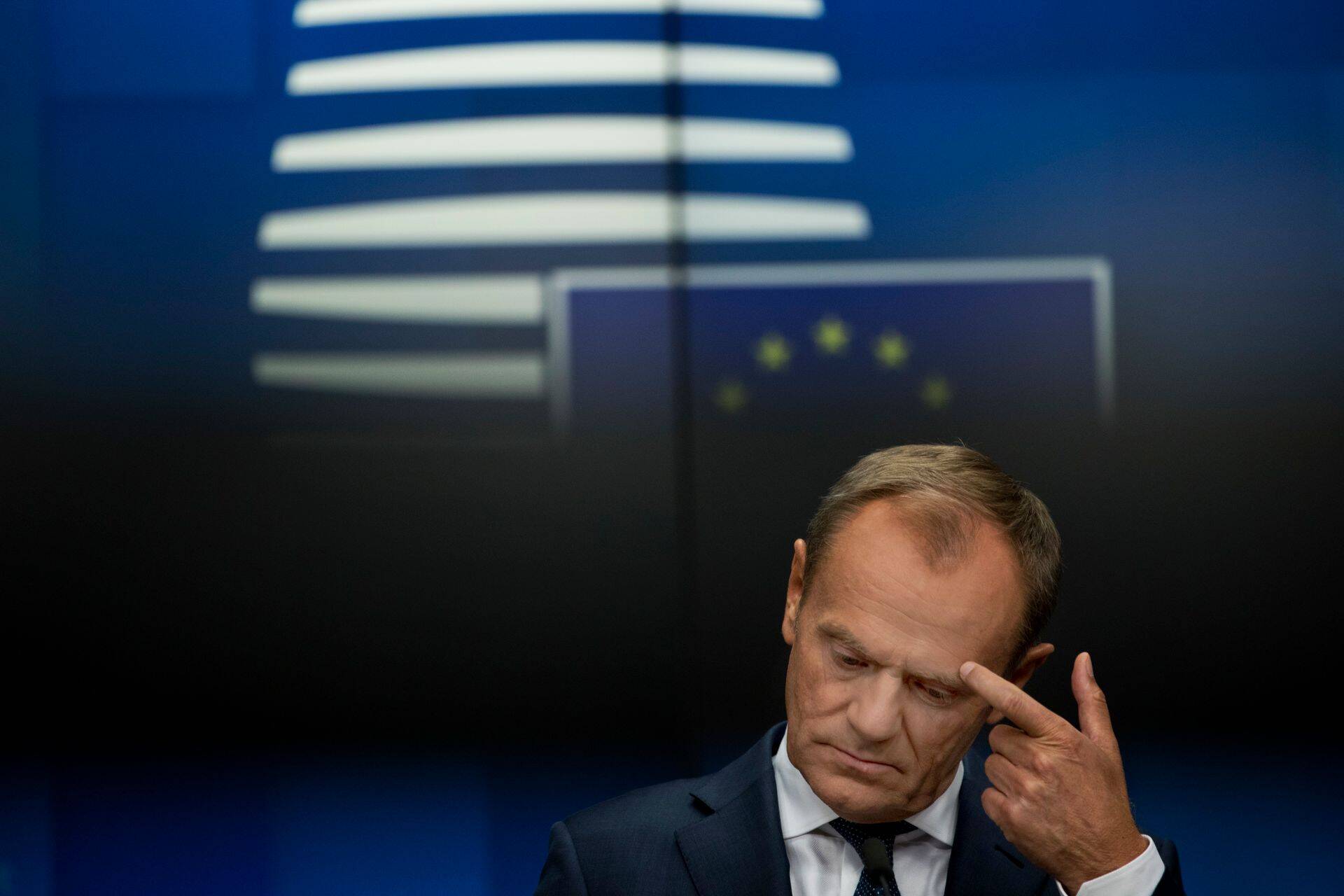 Euroopa Ülemkogu president Donald Tusk ütles eile ajakirjanikele, et Suurbritannia peaminister Theresa May peab panema lauale uued kaardid.