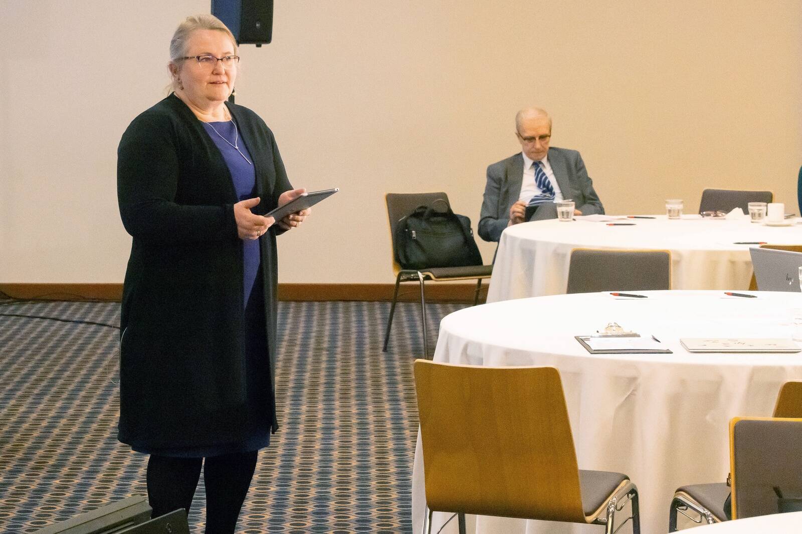 Perearst Lembi Põlder esines ettekandega ka 2022. aasta onkoloogiakonverentsil “Enne ja pärast vähiravi”. Taamal vähiliidu president dr Vahur Valvere.