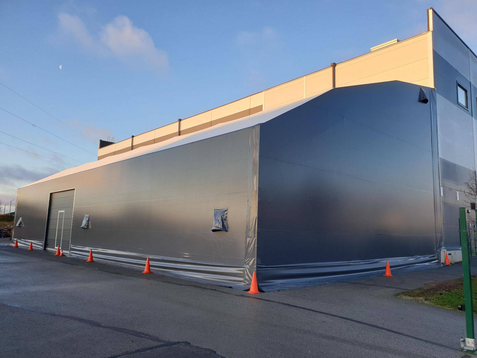 ANK Technology PVC hall ühendatud hoonega.