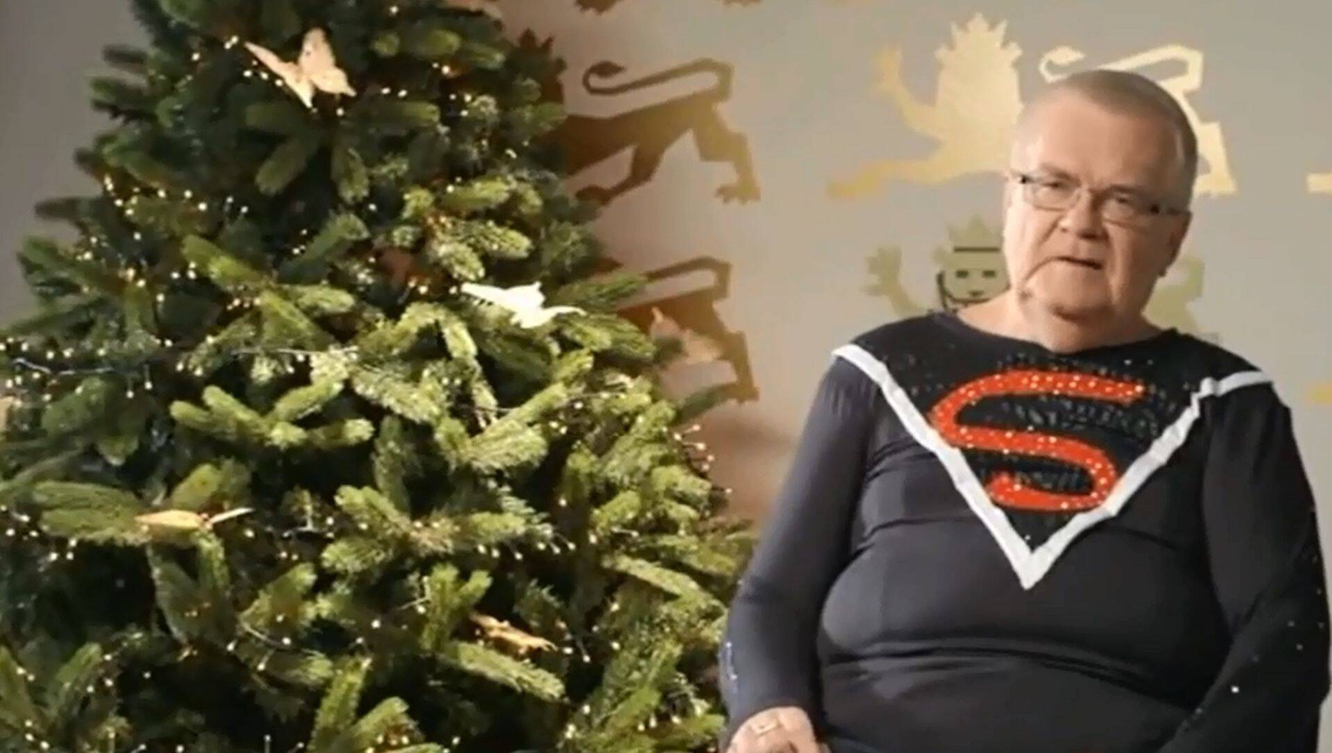 Uisuliidu president Edgar Savisaar promos viimaste jõulude eel Supermanist uisutajana oma spordialaliitu.