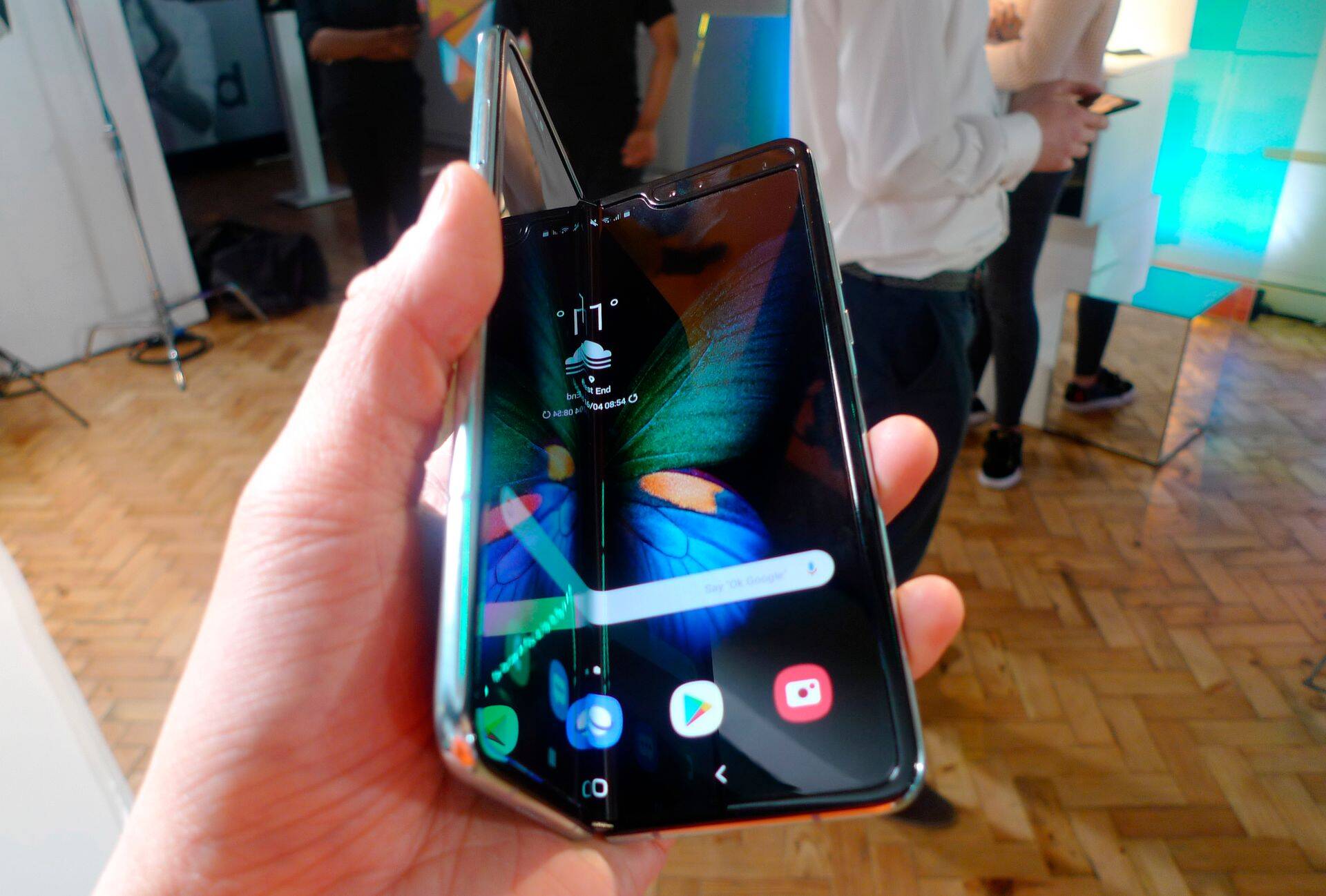 Samsung Galaxy Fold on sattunud suure kriitika alla – telefoni ekraan ei pea vastu ning ütleb juba pärast mõningast kasutamist üles.