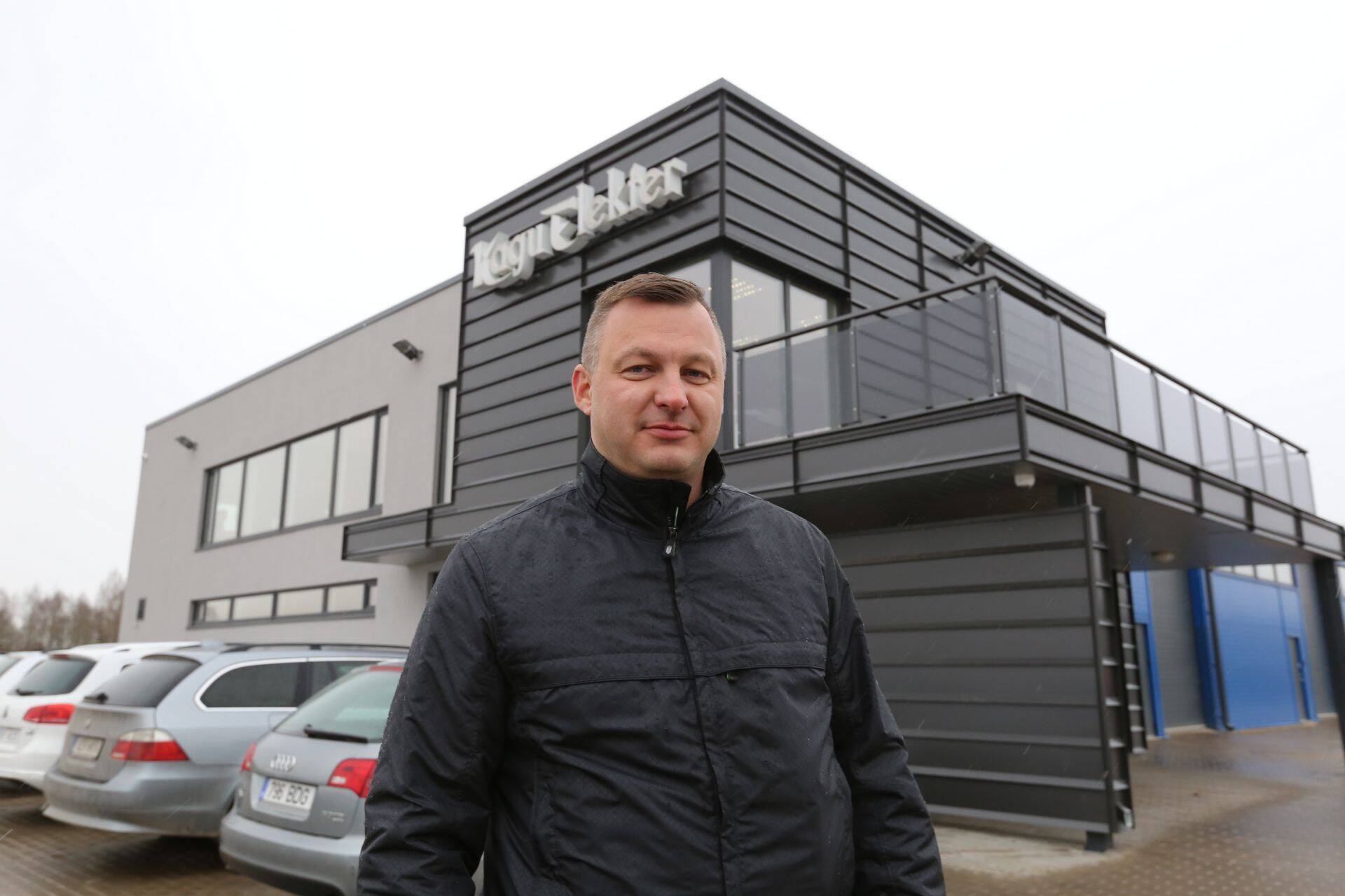 Karmo Kase asutas masu ajal koos kolme kolleegiga elektrifirma OÜ Kagu Elekter.