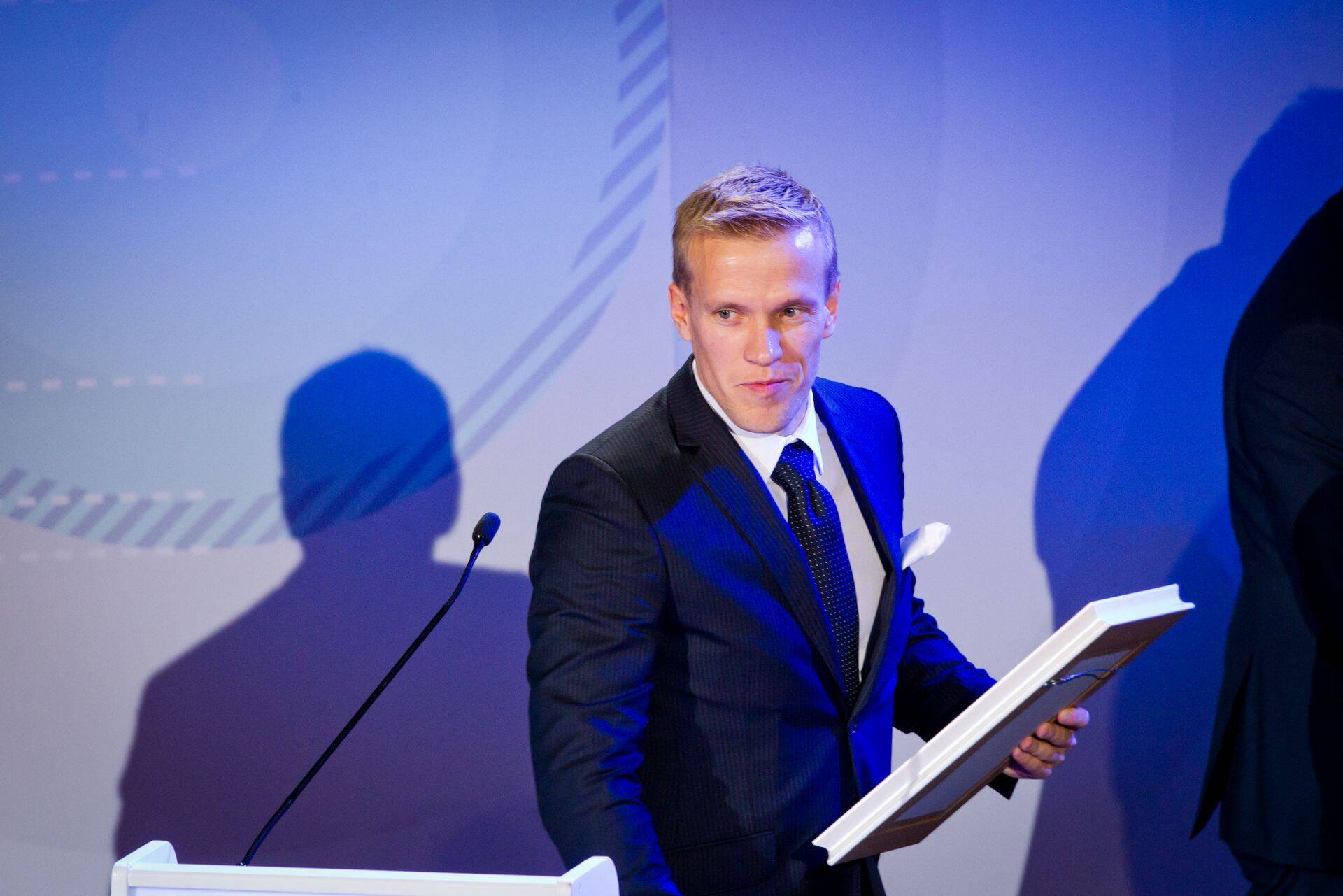 Teet Järveti endine firma, pankrotis JMT Europe figureerib suurimate maksuvõlglaste seas. Järveti ettevõte Real-E State sai 2013. aastal aga kõige konkurentsivõimelisemaks firmaks arhitektuuri ja projekteerimise valdkonnas.