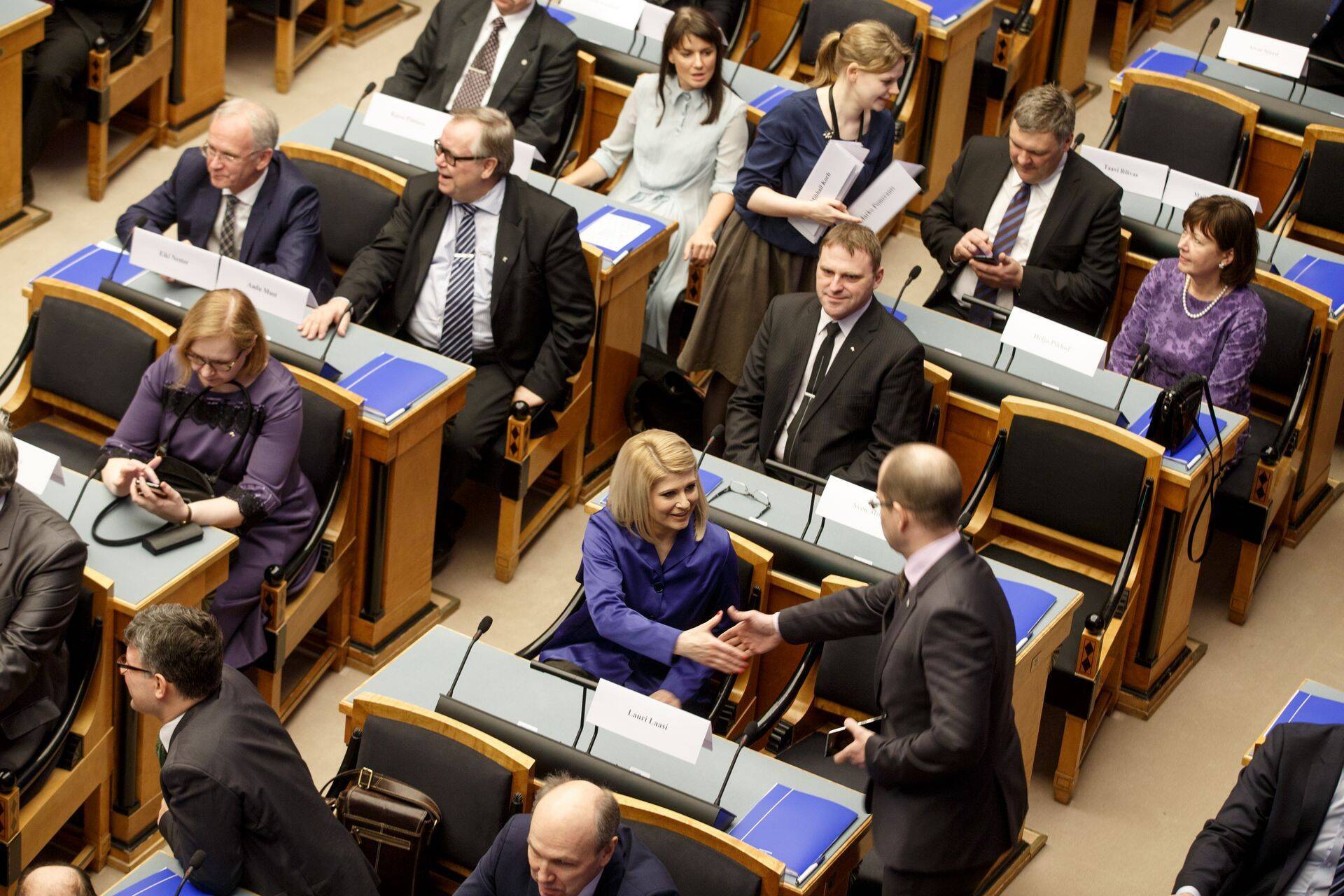 Riigikogu 13. koosseis esimesel istungil.