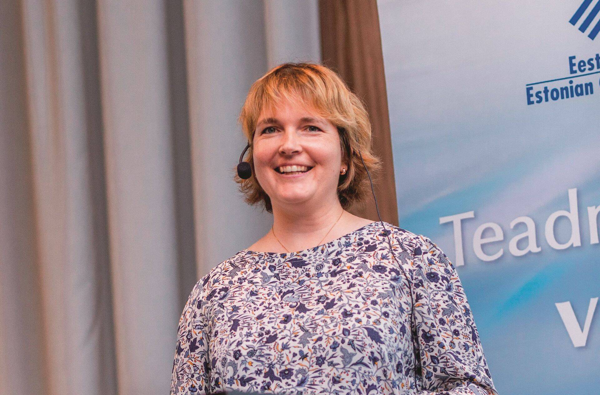 Astrid Murumägi Eesti Vähiliidu konverentsil.