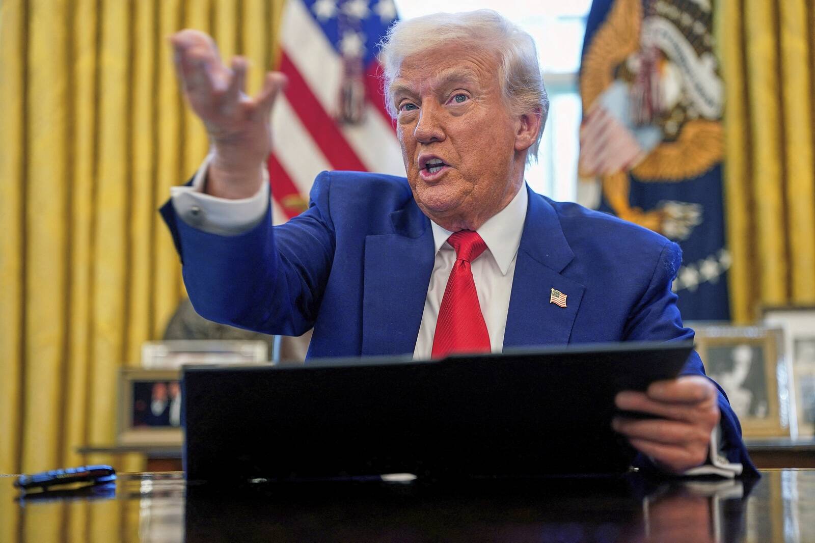Trumpi postitus on pannud paljud spekuleerima, kas tegemist oli siseinfo jagamisega, mida kuulates oli võimalik investoril teenida suuri summasid.