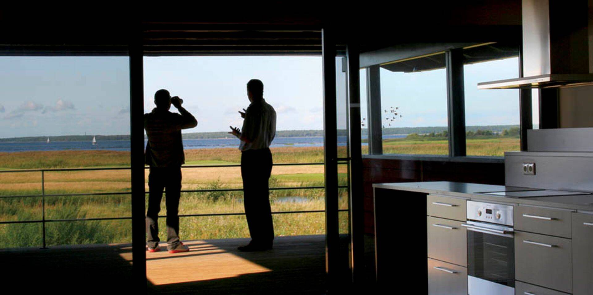 Golfiküla väljakud pakuvad huvi ka ornitoloogidele, sest kokku on seal loendatud üle 100 linnuliigi.