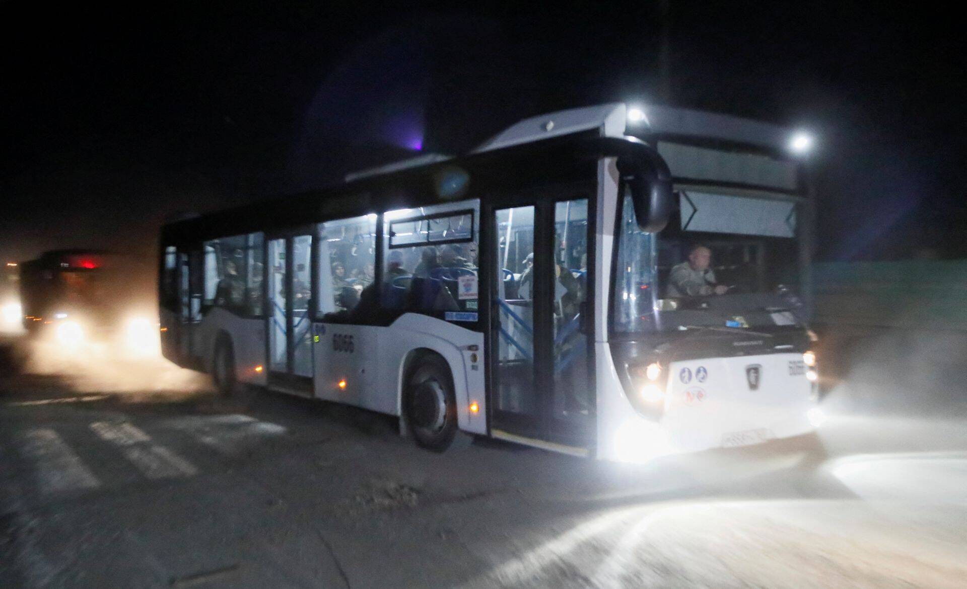 На этих автобусах защитников "Азовстали" вывозили на территории, подконтрольные России.