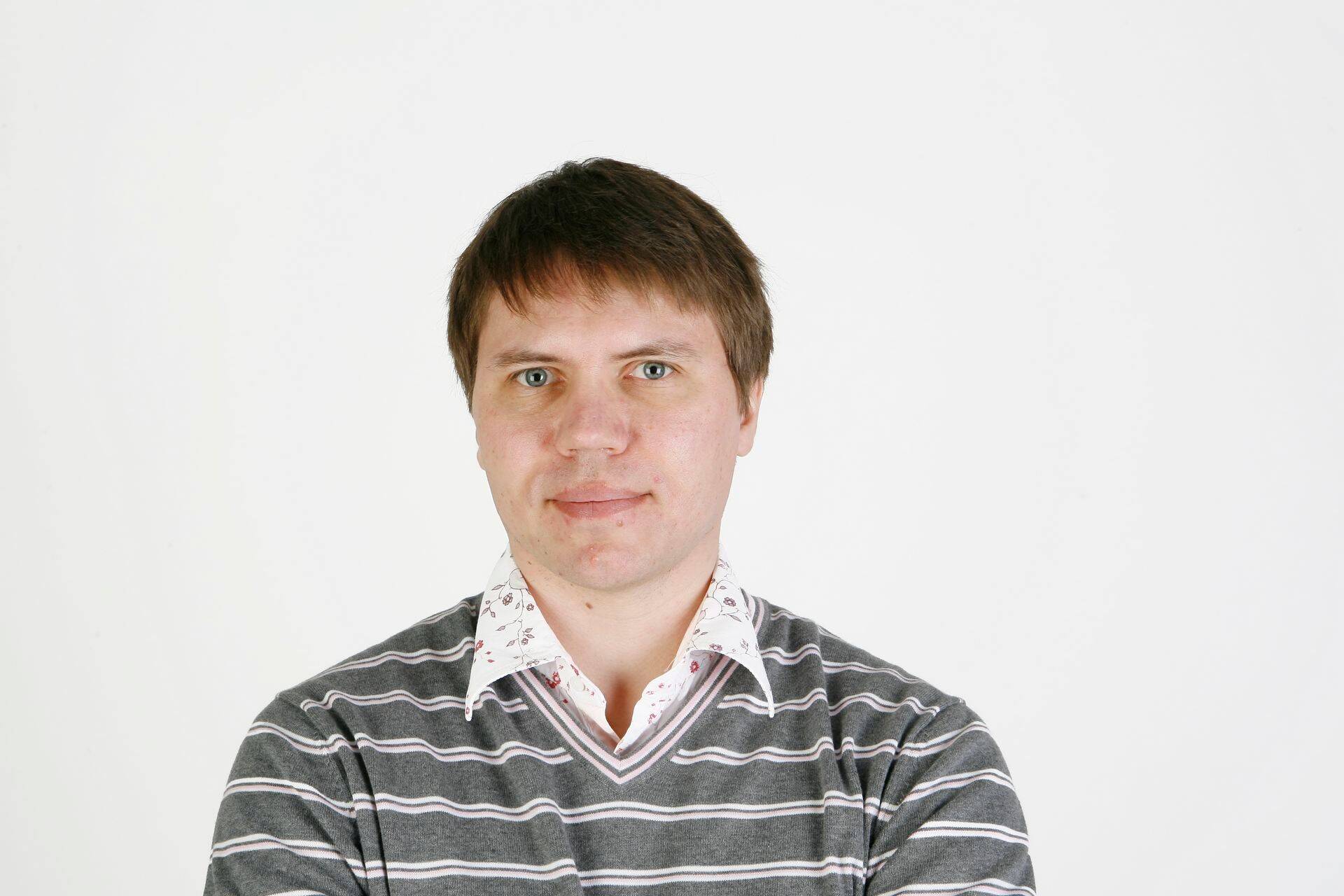 Uuringute järgi pole tavapärasel intelligentsusel ja inimese edukusel, mis tahes mõõdupuu järgi, olulist seost. Ka intelligentsi mõttes puhta totu võib olla päris edukas.