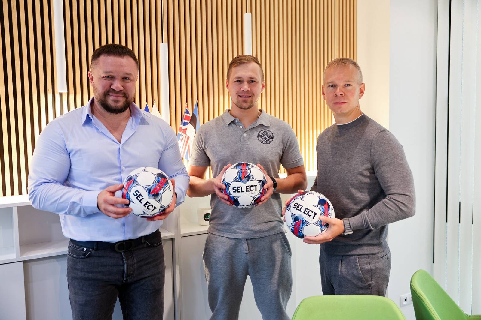 Pildil (vasakult): Sergei Astafjev Placet Group OÜ, Silla FC juht Artjom Mashinistov, Aleksandr Kostin Placet Group OÜ.