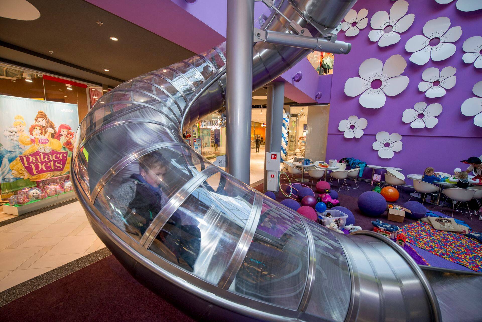 Noorema põlvkonna seas menukas liutoru Ülemiste kaubanduskeskuses