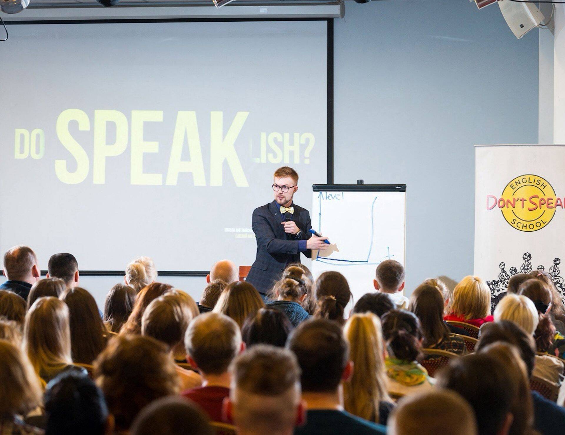 «Если не читать новости, может сложиться ложное ощущение, что все как будто идет своим чередом», – говорит Андрей Гуляев, основатель школы английского языка Don't Speak.